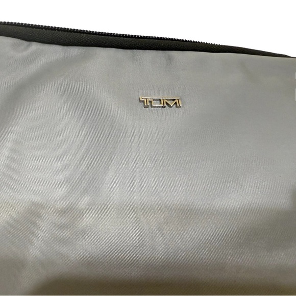 TUMI for Delta Small Gray Zip Pouch Travel Case Toiletry Storage Bag - Picture 2 of 10